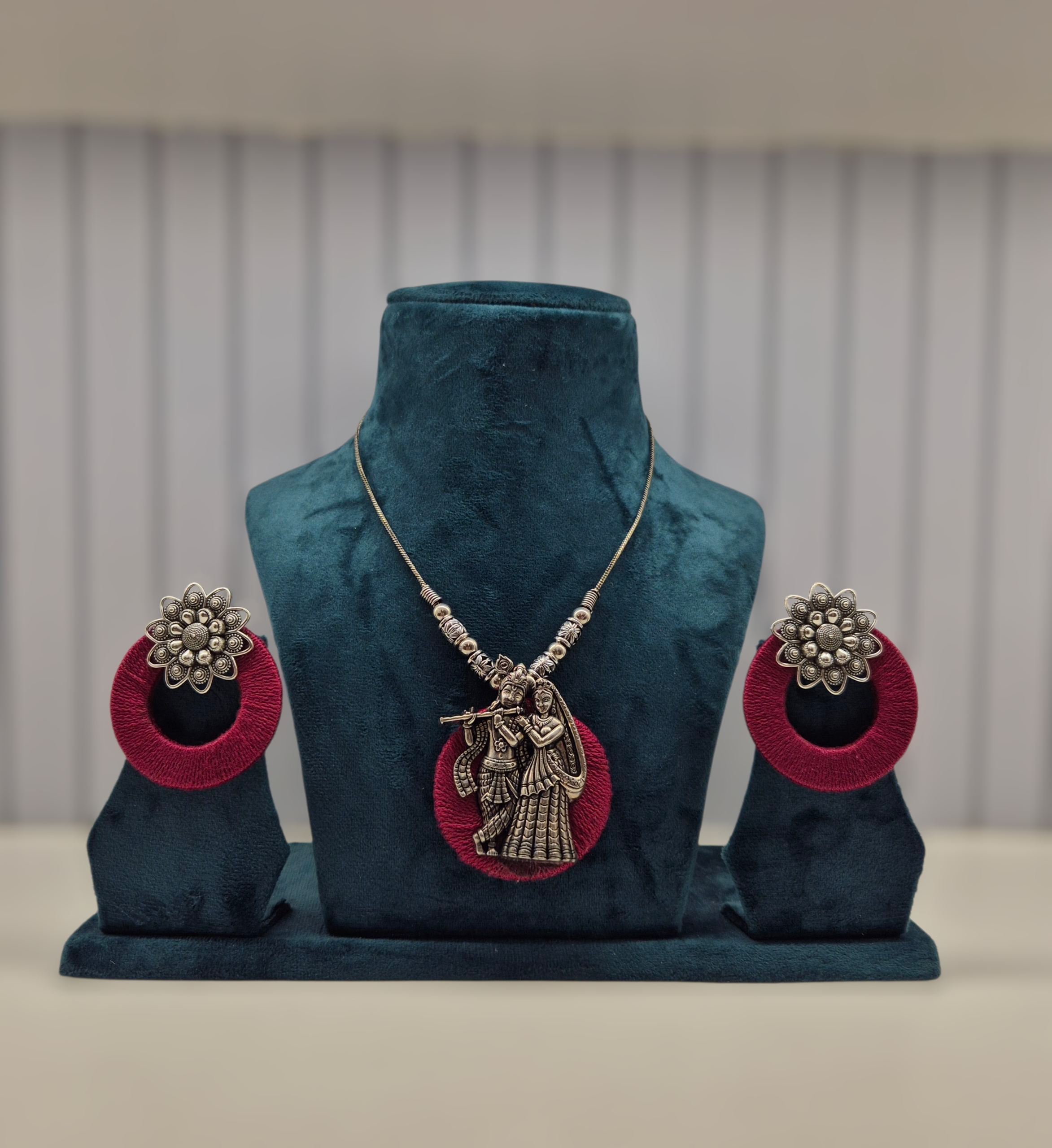 Hiraola's Product Image